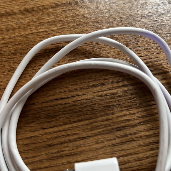 Apple dock connector to USB cable - Picture 3 of 4